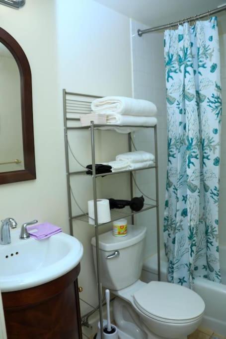 Hébergement de vacances Super Nice, Quite And Centrally Located For Dmv